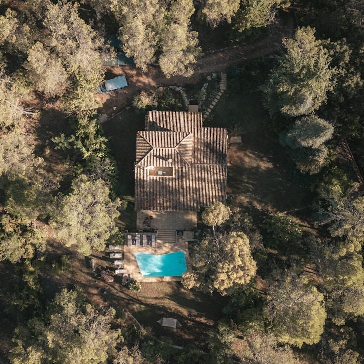 Outdoor terrace seating suitable for families in Porto